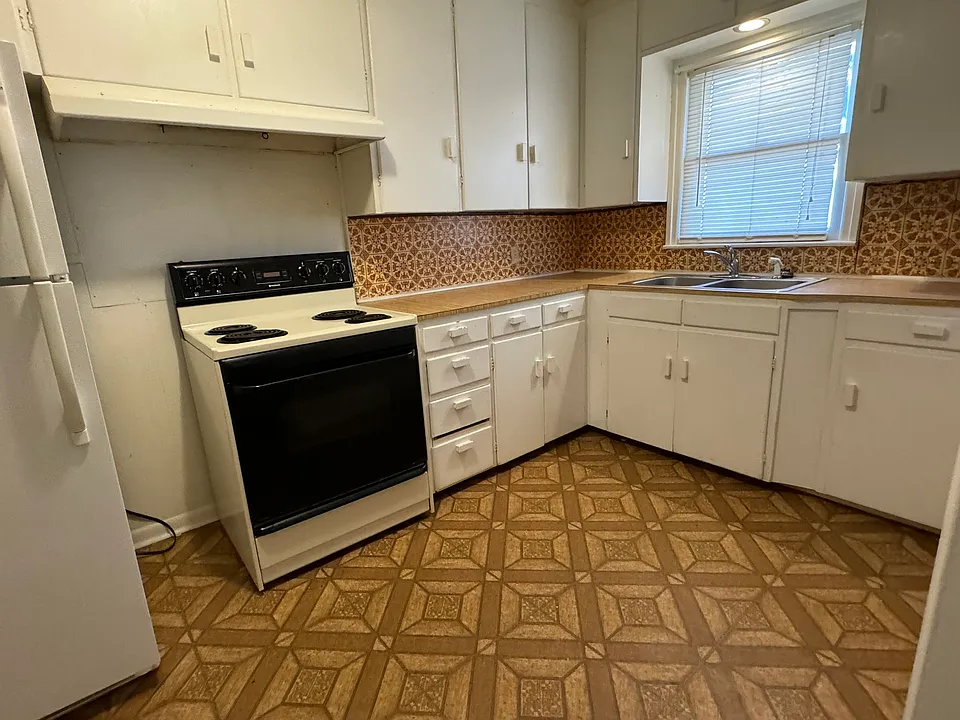 Another view of kitchen