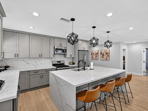 3rd image of 14359 Devlin Ave