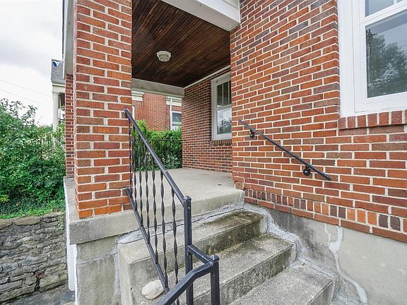 3rd image of 1177 Ayershire Ave