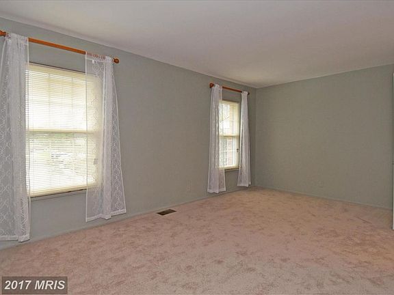 5th image of 106 E Cornell Dr