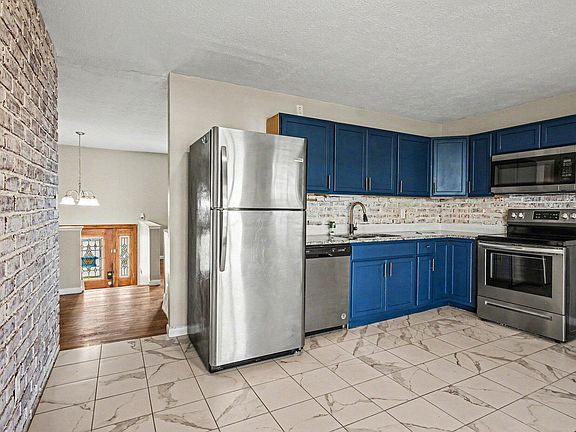 4th image of 858 Higbee Dr S