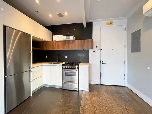 Rented by ERNY LLC | media 41