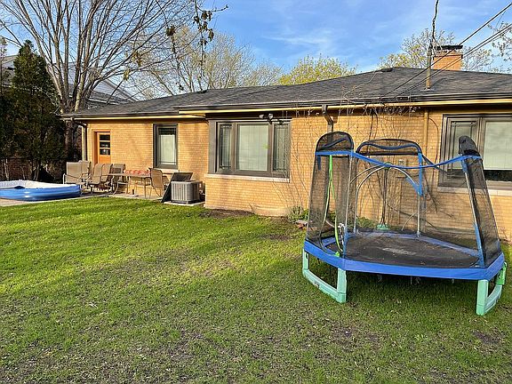3rd image of 7016 N Keeler Ave