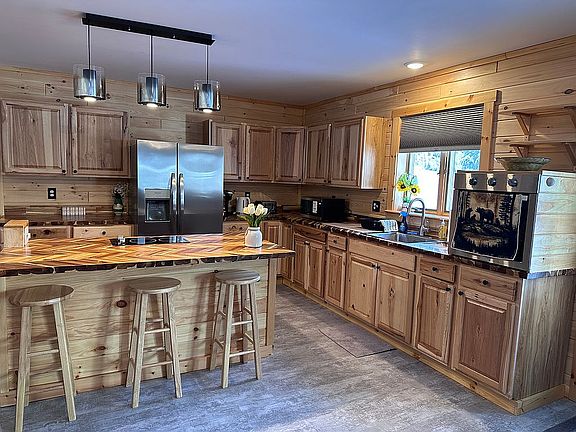 3rd image of 80 Tamarac Dr