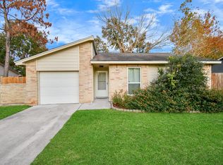 17107 Amber Ridge Dr, Sugar Land, TX 77498
