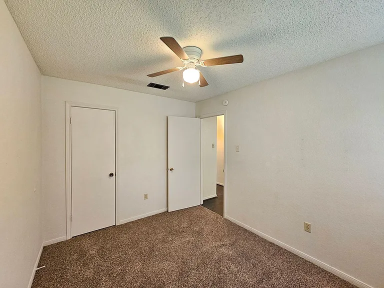 111 Bridle Dr — Photo 17