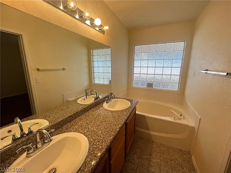7925 Fall Harvest Dr — Photo 15