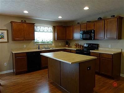 5th image of 1419 Hession Dr