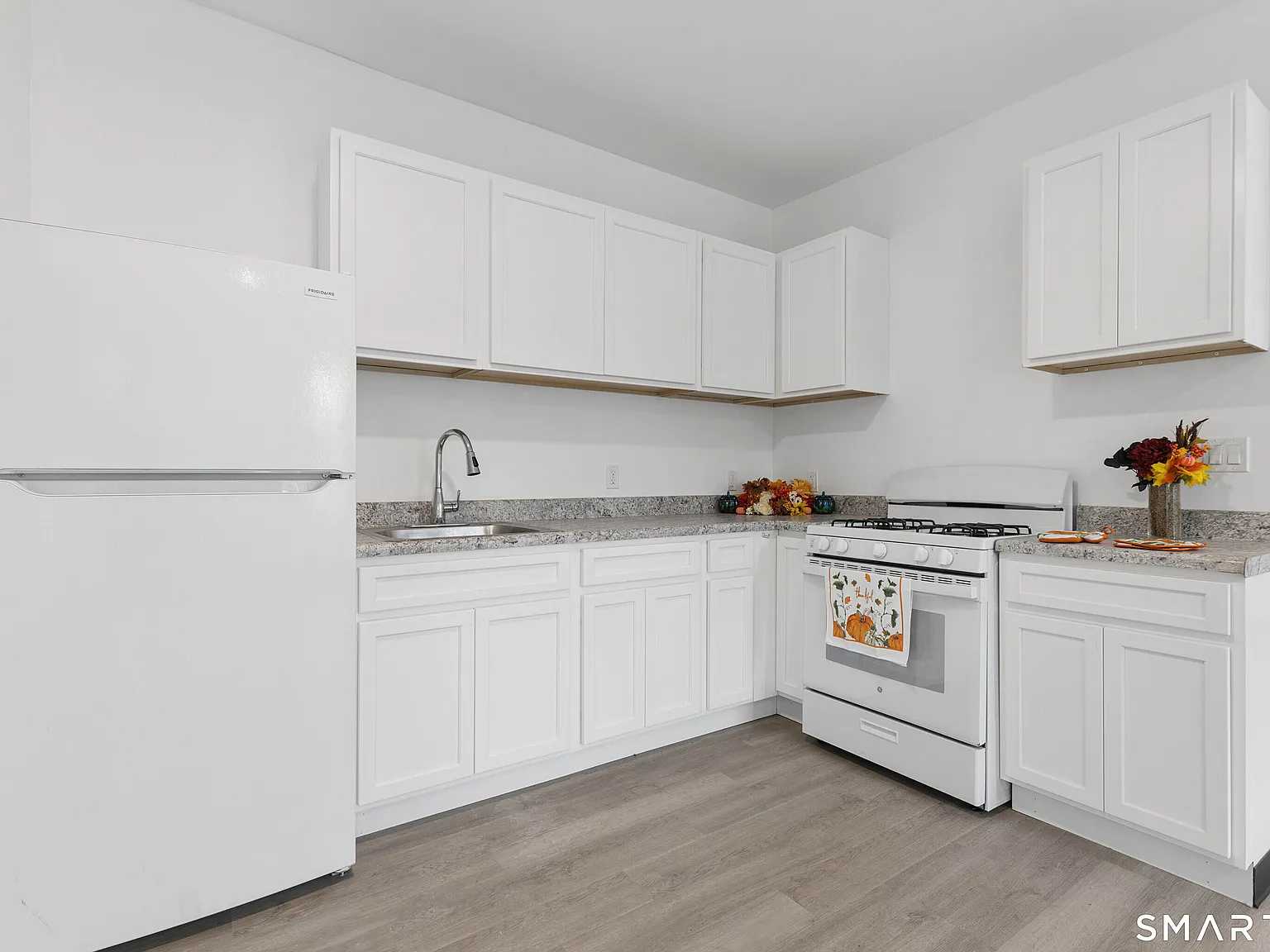 3 bed, 1.0 bath, 11145 sqft, $1,750 — Photo 1