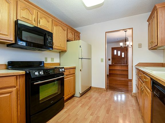 2nd image of 2868 Lexington Ave