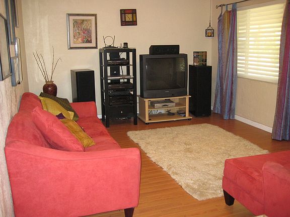 2nd image of 252 40th Ave NE