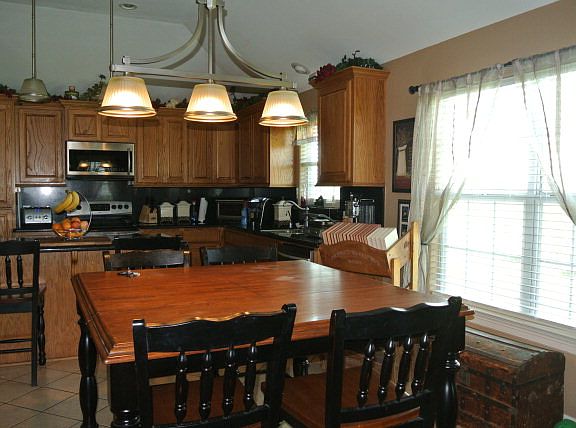 3rd image of 1121 W Bayshore Dr