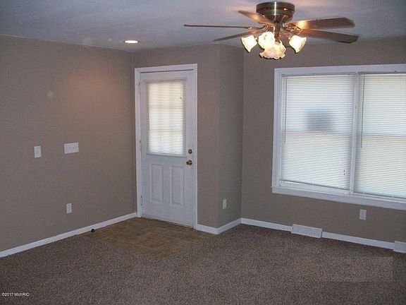 4th image of 1121 Villa Ct