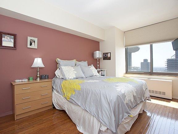5th image of 300 E 85th St APT 2901