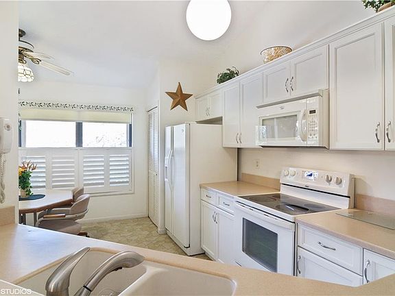 5th image of 6000 SE Martinique Dr APT 201