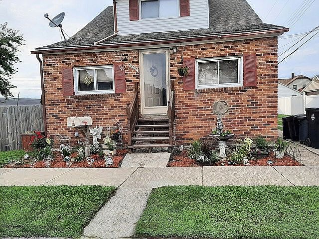 1st image of 224 Goodell St