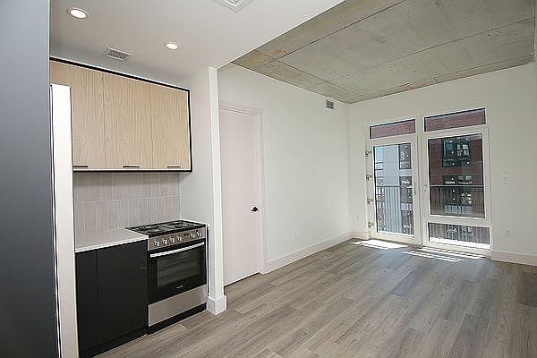 1st image of 22 Prescott Pl #2D