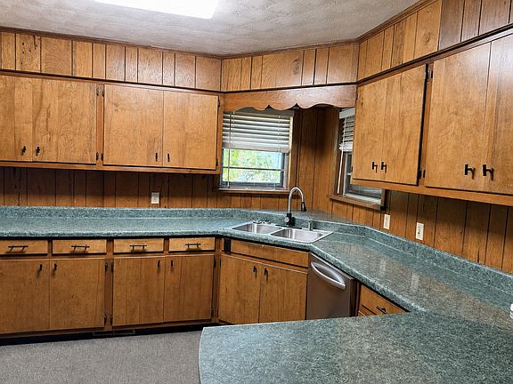 3rd image of 925 N 32nd Ave