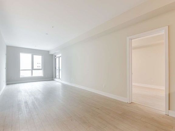 3rd image of 150 Oak Park Blvd