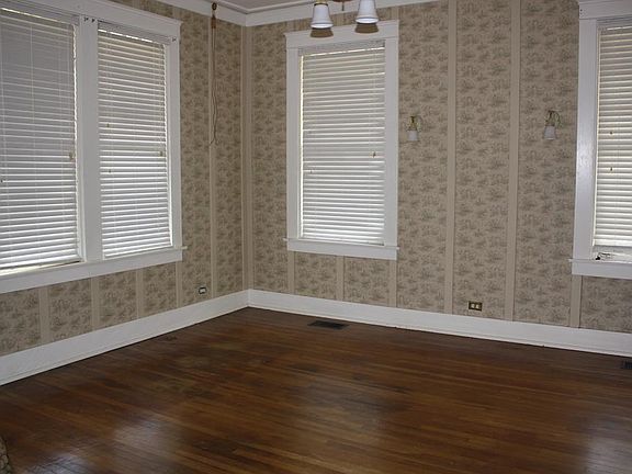 5th image of 207 E Oak Ave
