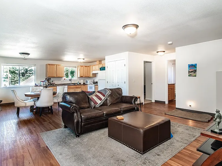 844 NW Ogden Ave #3 — Photo 1