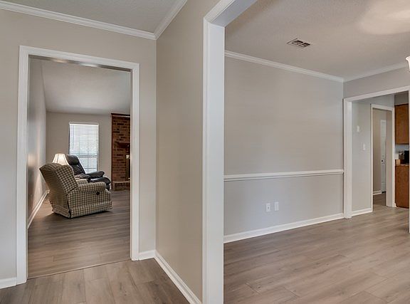 3rd image of 4199 Bridlewood Trl