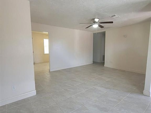 2nd image of 402 King Edwards Pl