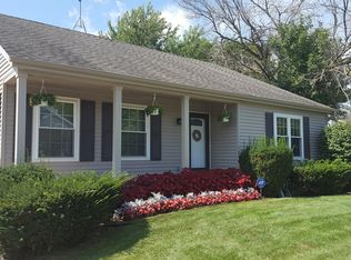 826 Waverly Dr, Elgin, IL 60120