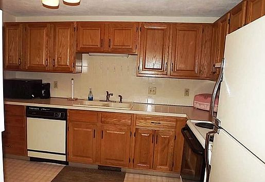 3rd image of 2709 Pinewood Dr