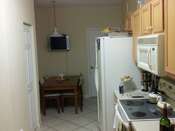 5th image of 4608 SW 12th Pl