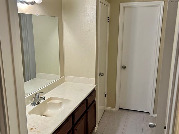 4th image of 400 E Ulex Ave #4