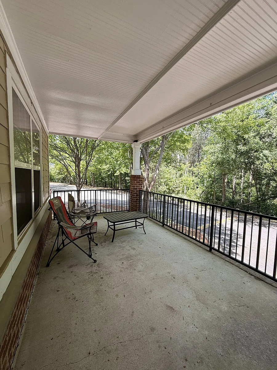 Building Photo - 1035 Barnett Shoals Rd #450