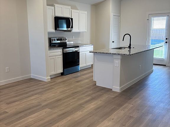 3rd image of 2172 Langford Ave