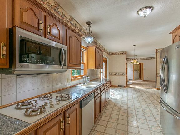 5th image of 20 Nolan Ln