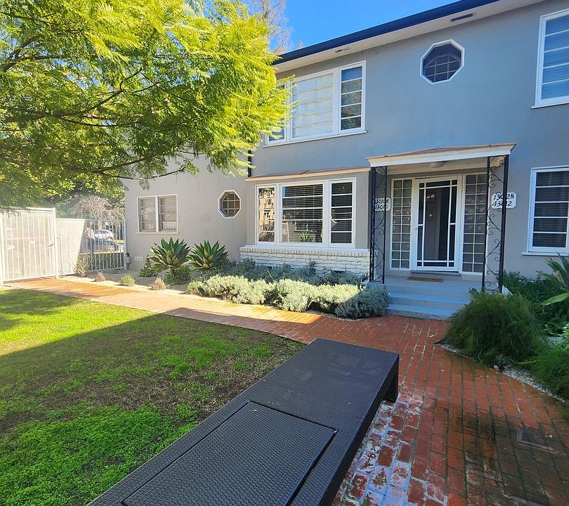 1st image of 13010 Moorpark St #13010