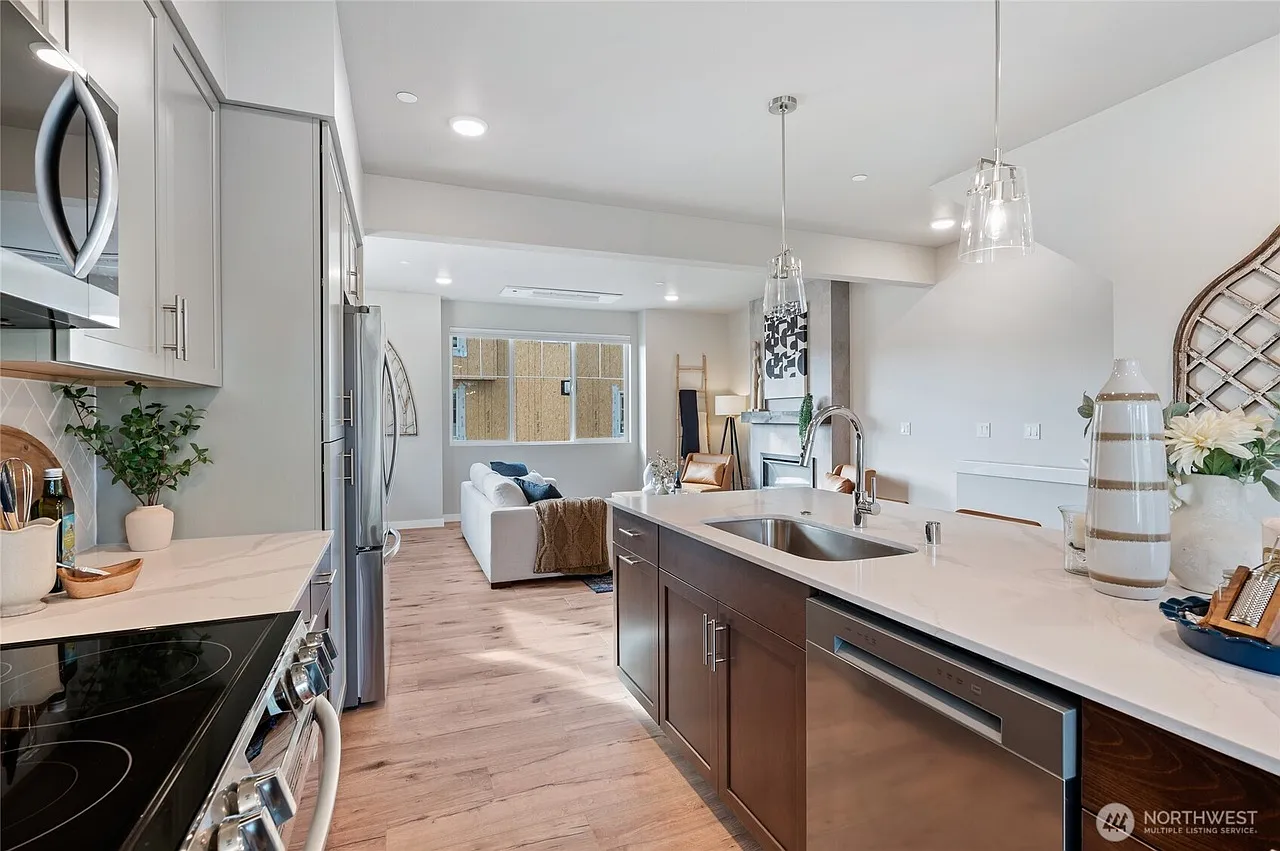 4 bed, 3.5 bath, 1646 sqft, $1,100 — Photo 4