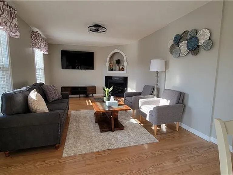1421 Sandstone Dr — Photo 9