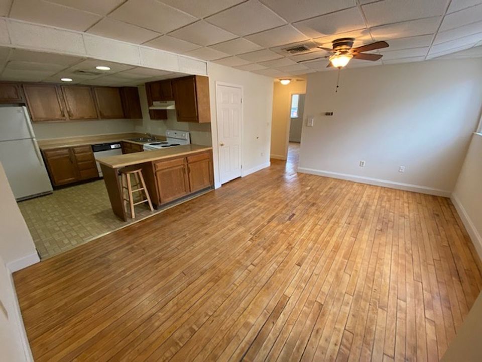 1st image of 32 W King St APT 6