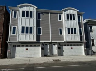 562 N 11th St, Newark, NJ 07107