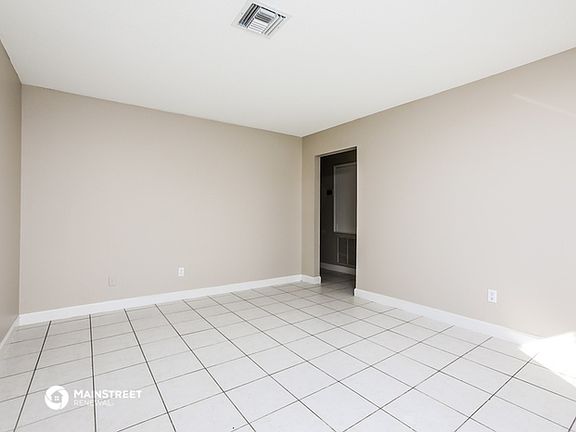 4th image of 1062 Hamilton Ave