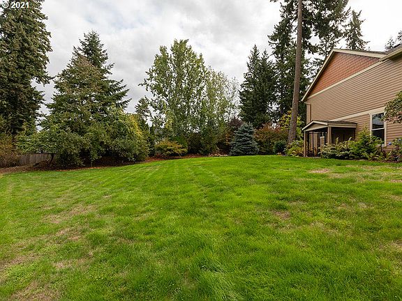 3rd image of 3305 NE 182nd Ave