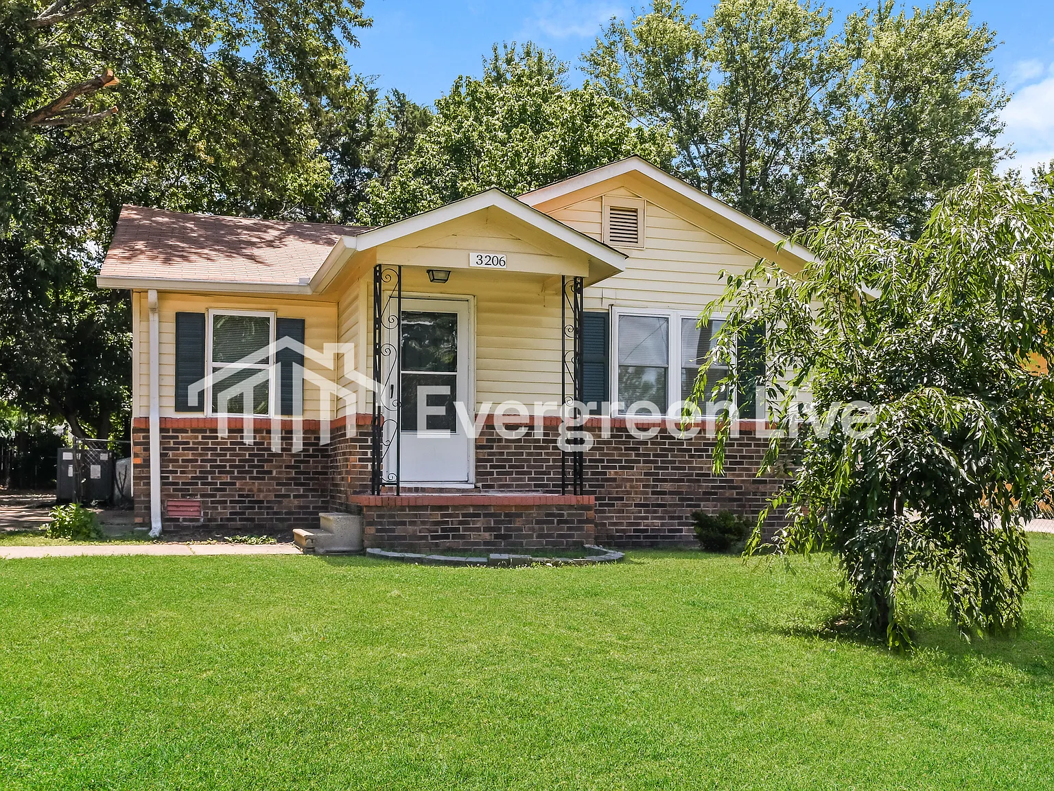 3 bed, 2.0 bath, 1362 sqft, $1,145 — Photo 1