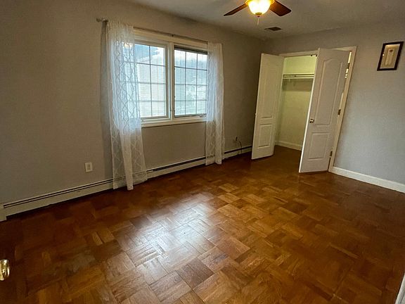 5th image of 11 Arbutus Ave #1
