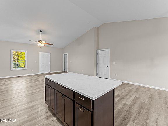 4th image of 1544 Bentview Dr