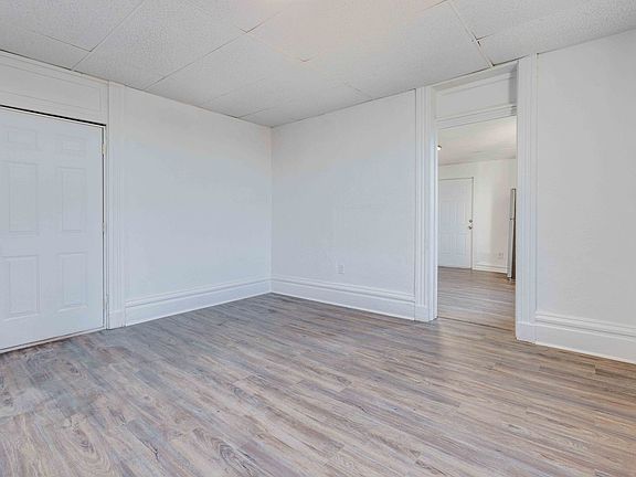 5th image of 238 Hazelwood Ave APT 3