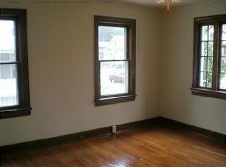 3rd image of 316 E 30th St