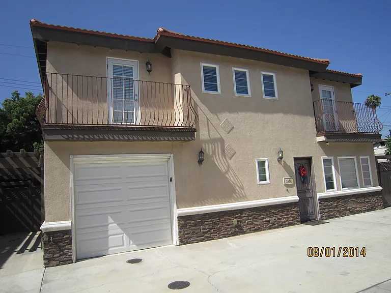 1334 S Grand Ave — Photo 2