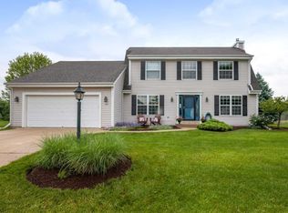 1047 Summer Creek Rd, Oconomowoc, WI 53066