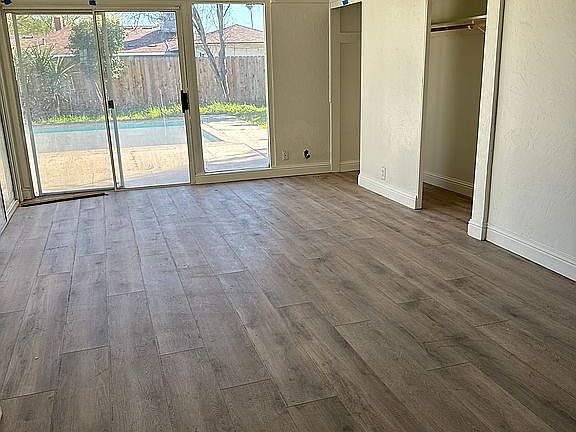 4th image of 5034 E Belmont Ave