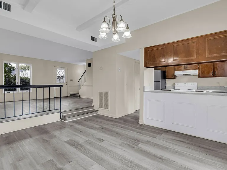 400 Forrest Blvd #15 — Photo 7